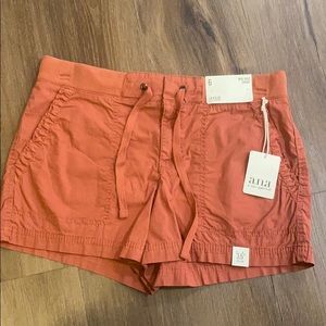 Mid rise orange shorts